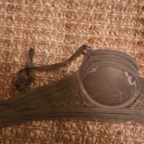 Green Underwire Bra with Molded Cups and Adjustable Straps - Picture 6 of 7